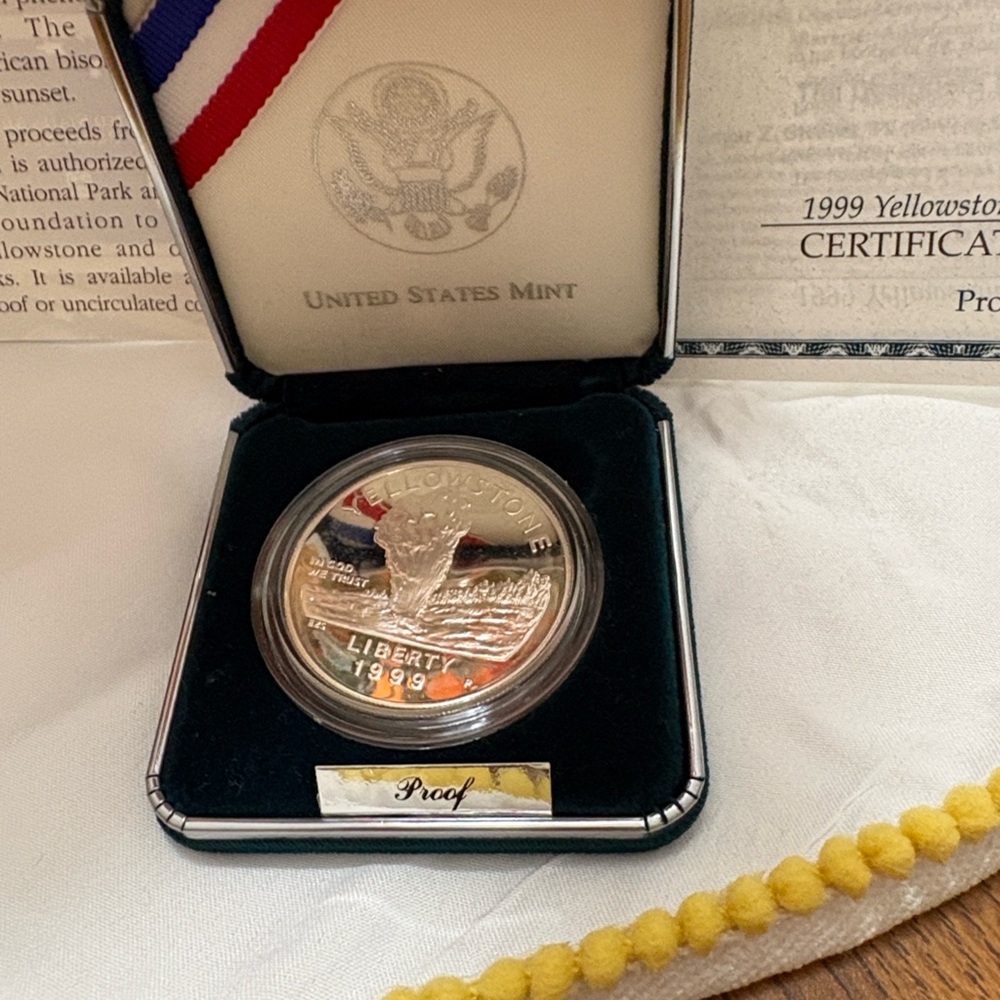 1999 Yellowstone Silver Coin with Case ( Yellow Stone National Park Proof